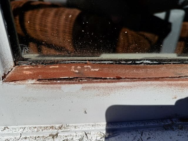 Worn lower glazing bead before repair