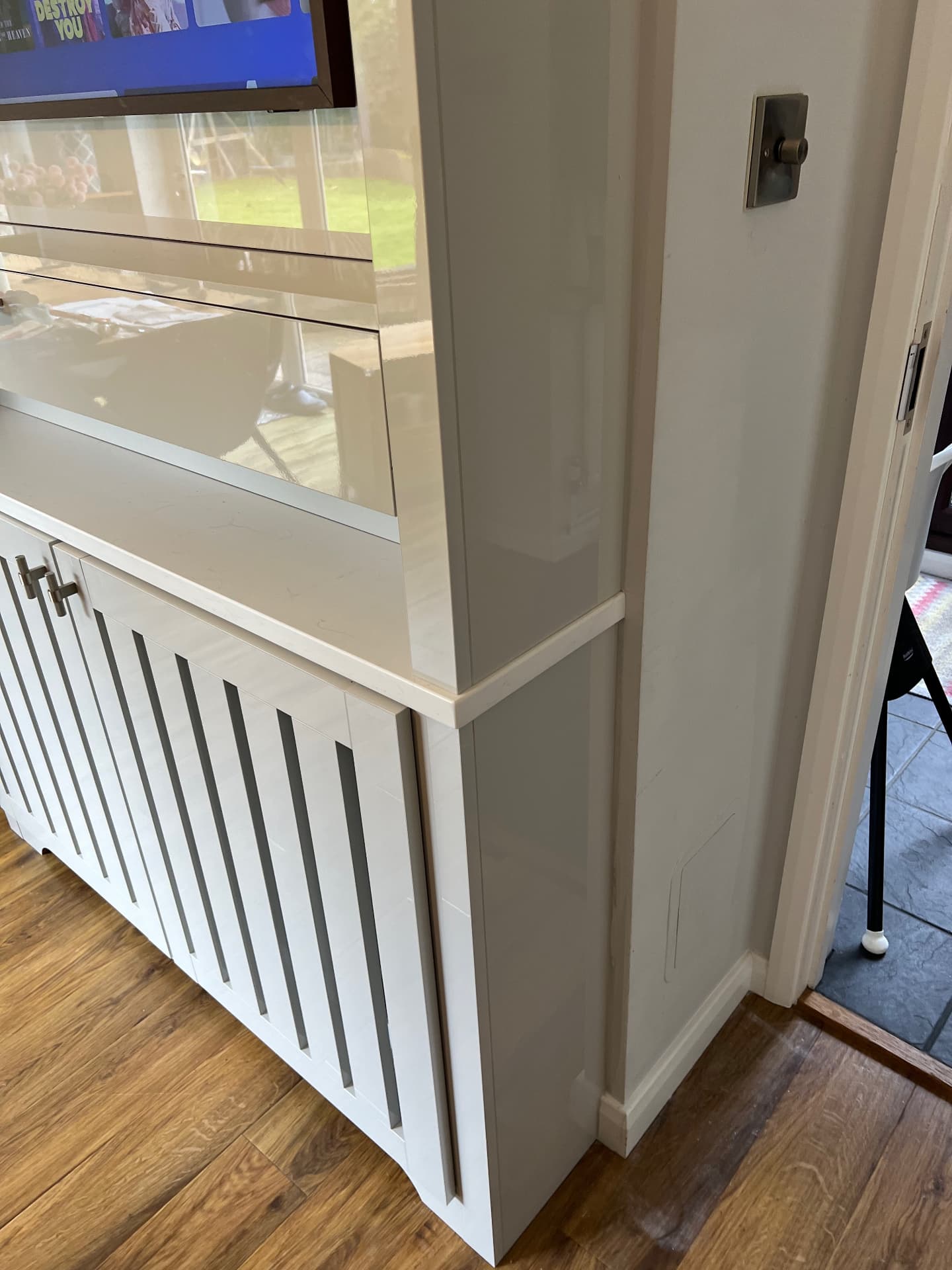 Side view of the finished unit and slatted doors